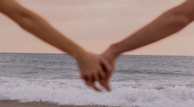 Die 5 Sprachen der Liebe: So stärkt ihr eure Beziehung