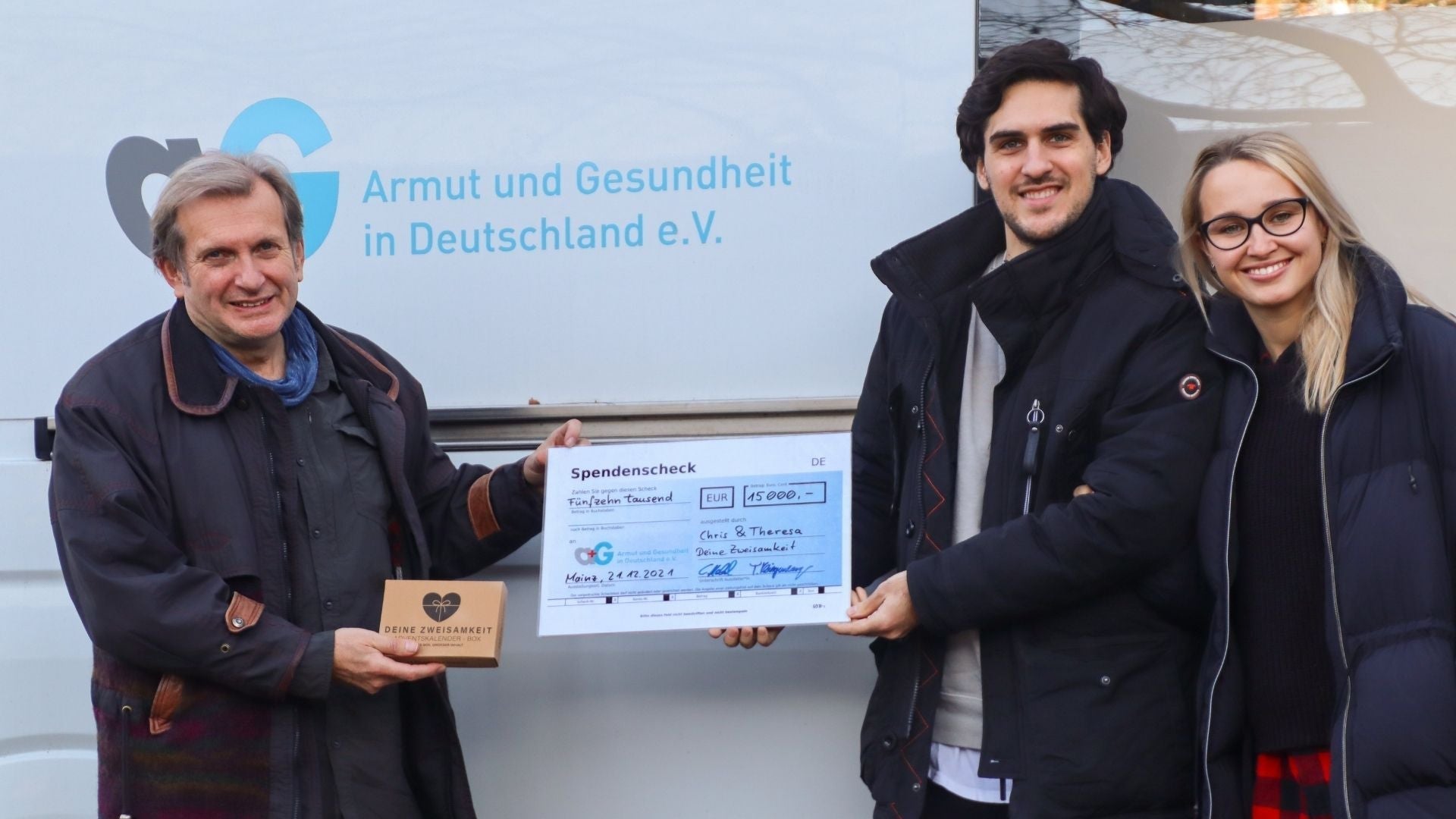 "Deine Zweisamkeit" spendet 15.000 Euro an Obdachlosenhilfe "Armut und Gesundheit"